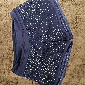 Lululemon Black polka dot shorts size 4 Excellent